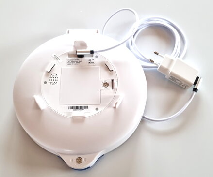 Smart dávkovač léků DoseControl | Pohled zezadu - prostor pro baterii a připojení adaptéru